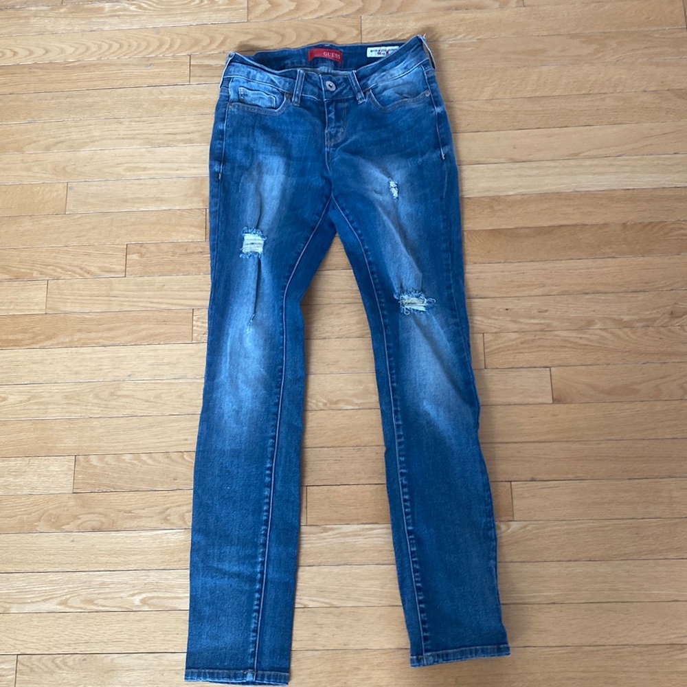 Guess medium rise skinny Sara fit size 27